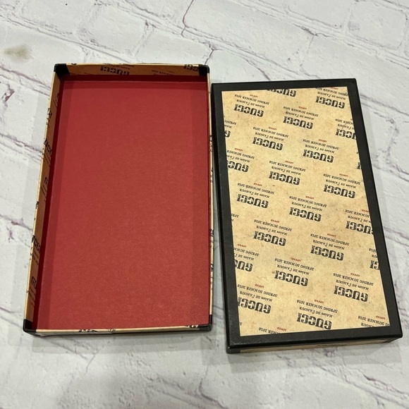 Gucci Black Decorative Box for an iPhone 8 Plus phone case - Picture 2 of 6